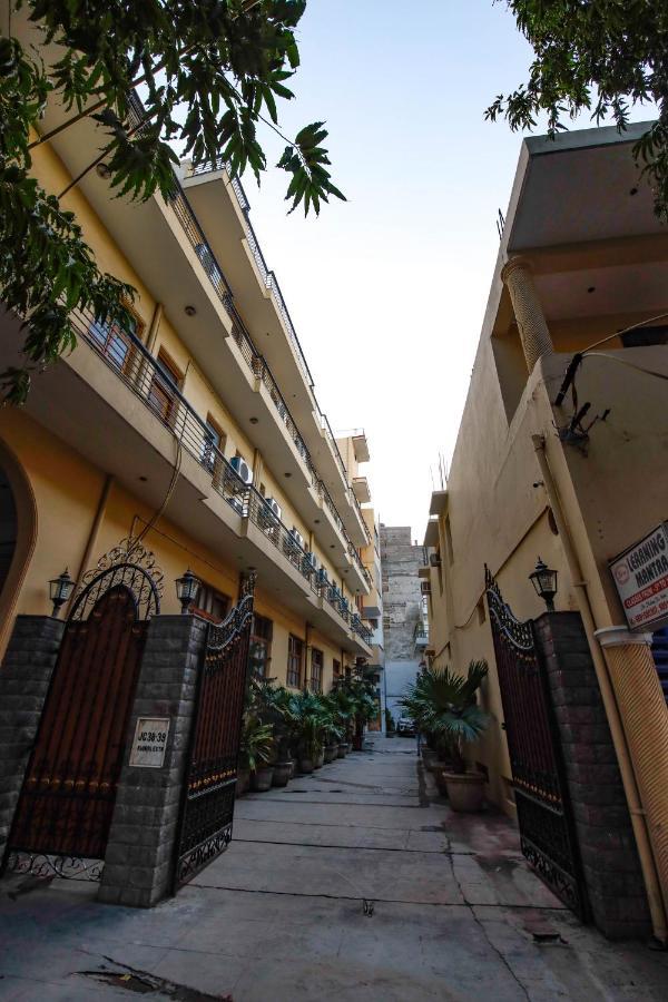 Peepal Tree Residency Near Max Hospital Saket Acomodação com café da manhã Nova Deli Exterior foto