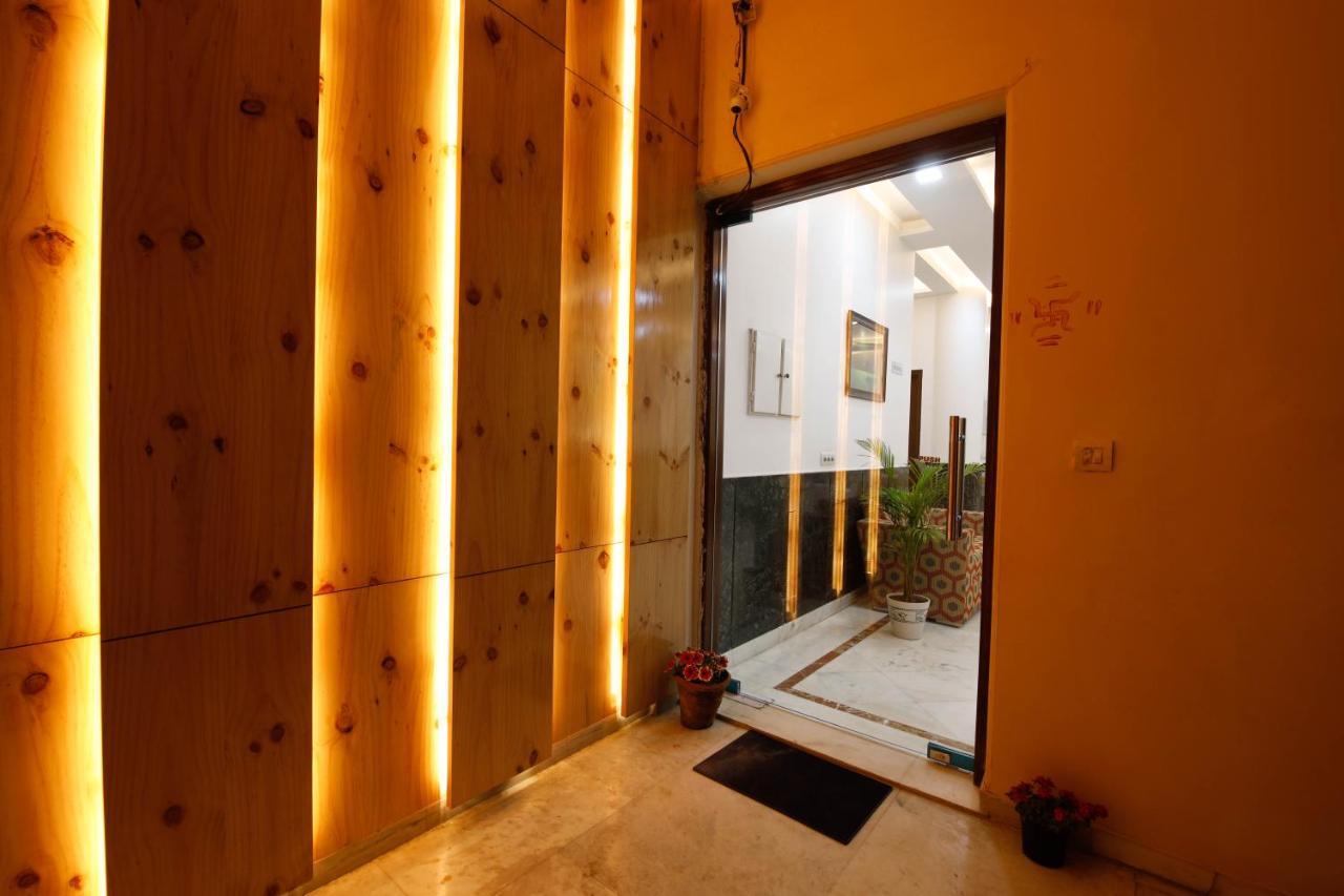 Peepal Tree Residency Near Max Hospital Saket Acomodação com café da manhã Nova Deli Exterior foto